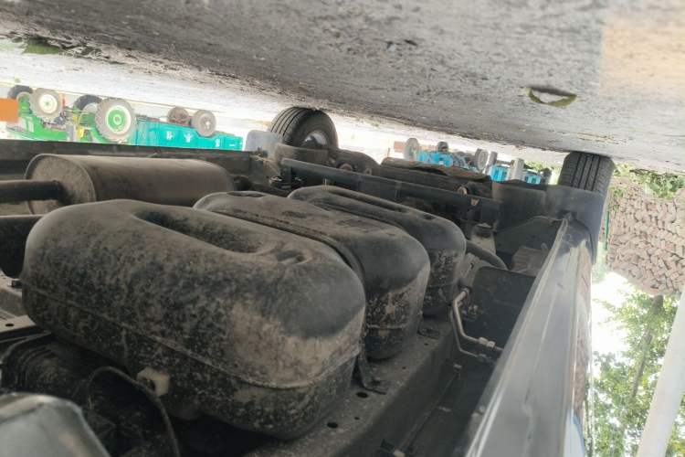Used FORTHING Lingzhi 2022 Striving Version M5L 1.6L Luxury 7-Seater Chassis Rear Left