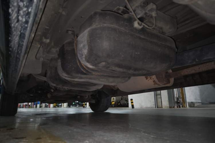 Used FORTHING Lingzhi 2022 M5L 1.6L Utility Model 7 Seats Chassis Rear Left