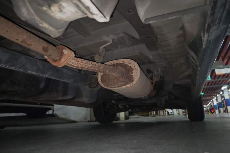 Used FORTHING Lingzhi 2022 M5L 1.6L Utility Model 7 Seats Chassis Rear Right