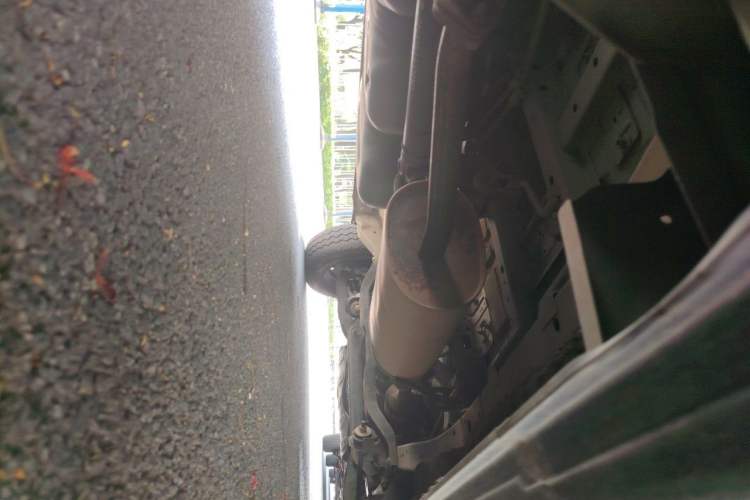 Used FORTHING Lingzhi 2022 M5L 1.6L Utility Model 7 Seats Chassis Rear Right