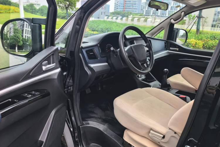 Used FORTHING Lingzhi 2022 M5 1.6L Practical Model 5 Seats Driver Seat