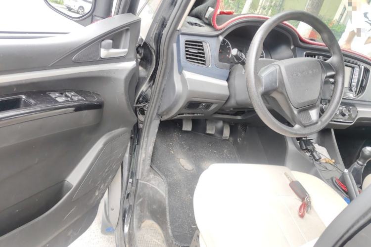 Used FORTHING Lingzhi 2022 M5 1.6L Practical Model 5 Seats Driver Seat