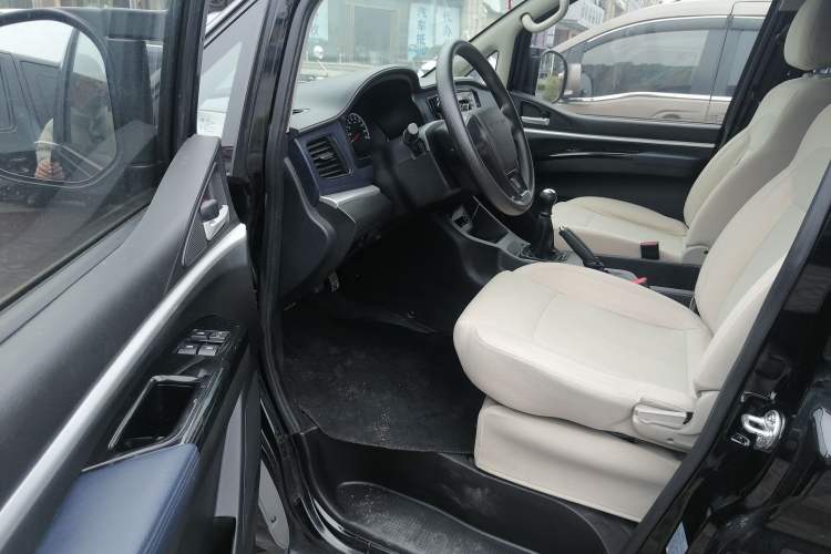 Used FORTHING Lingzhi 2022 M5 1.6L Practical 7-Seater Driver Seat