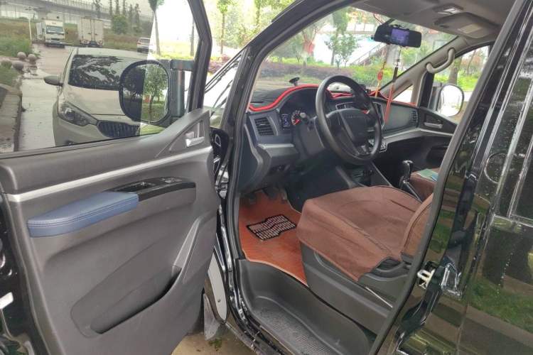 Used FORTHING Lingzhi 2022 Striving Version M5L 1.6L Base Model 9-Seater Driver Seat