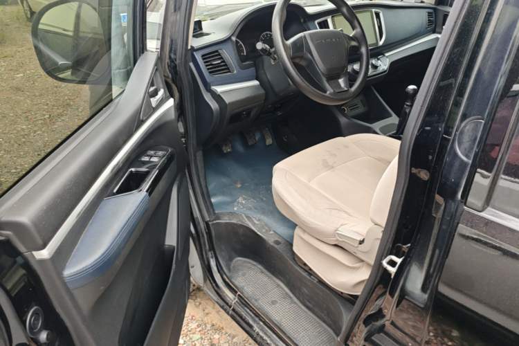 Used FORTHING Lingzhi 2022 M5L 1.6L Utility Model 7 Seats Driver Seat