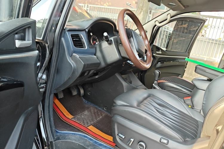 Used FORTHING Lingzhi 2022 M5 1.6L Practical 7-Seater Driver Seat