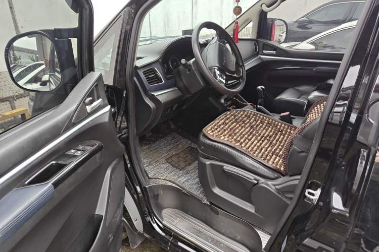 Used FORTHING Lingzhi 2022 Striving Version M5L 1.6L Luxury 7-Seater Driver Seat