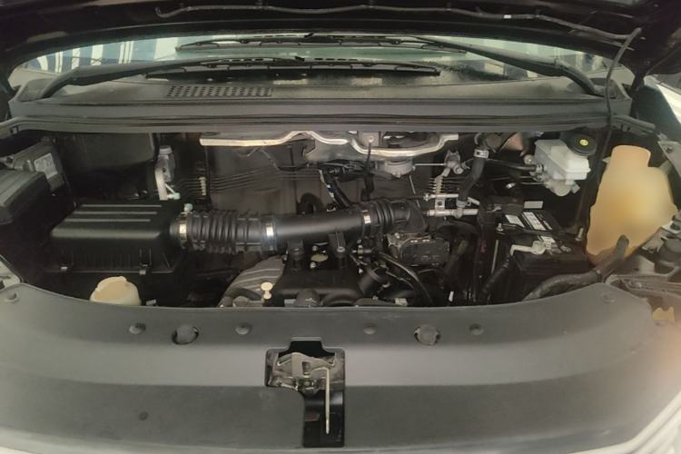 Used FORTHING Lingzhi 2022 M5 1.6L Practical Model 5 Seats Engine Bay
