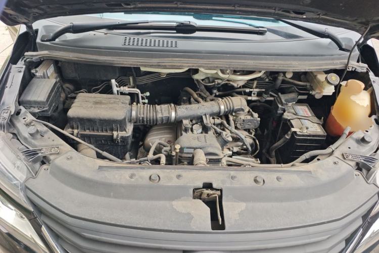 Used FORTHING Lingzhi 2022 Striving Version M5L 1.6L Luxury 7-Seater Engine Bay