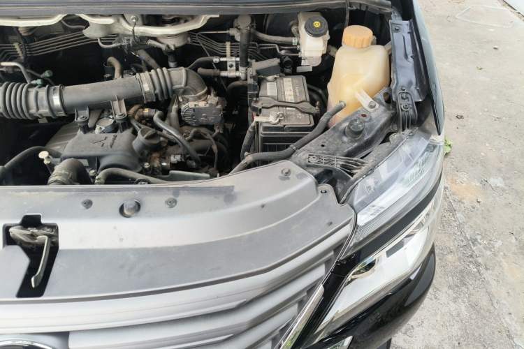 Used FORTHING Lingzhi 2022 Striving Version M5L 1.6L Luxury 7-Seater Engine Bay Left