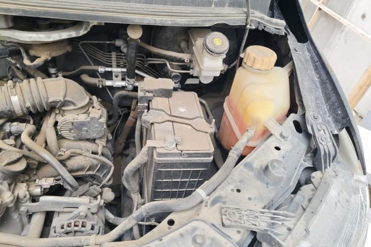Used FORTHING Lingzhi 2022 M5 1.6L Practical Model 5 Seats Engine Bay Left