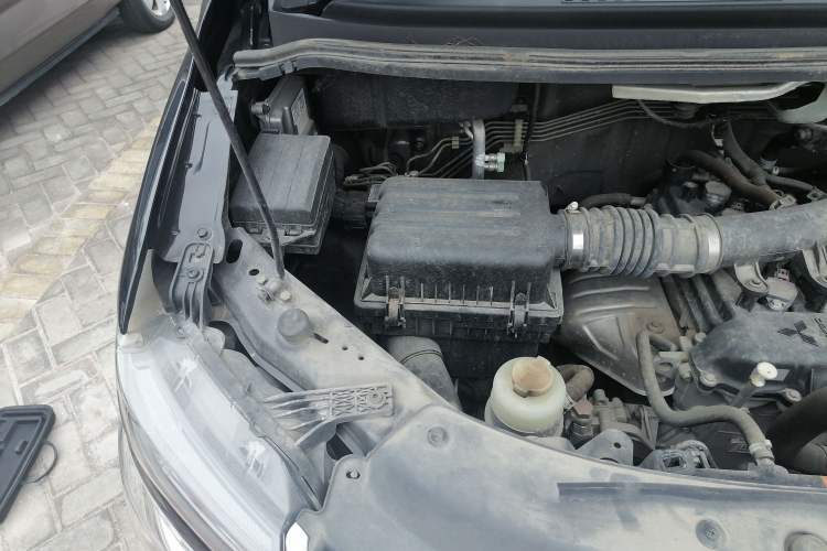 Used FORTHING Lingzhi 2022 M5 1.6L Practical 7-Seater Engine Bay Right