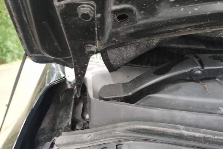 Used FORTHING Lingzhi 2022 M5 1.6L Practical 7-Seater Engine Bay Right