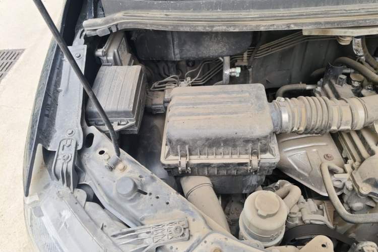 Used FORTHING Lingzhi 2022 M5 1.6L Practical Model 5 Seats Engine Bay Right