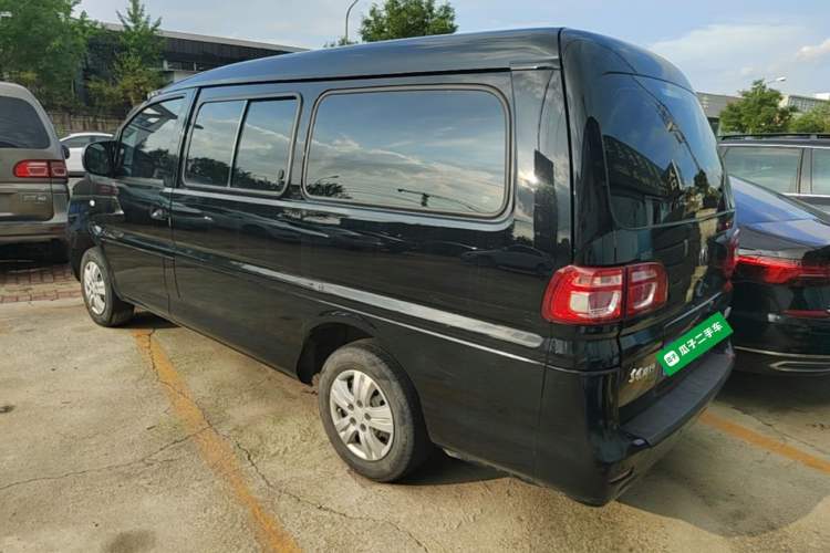 Used FORTHING Lingzhi 2022 M5L 1.6L Utility Model 7 Seats Exterior 2