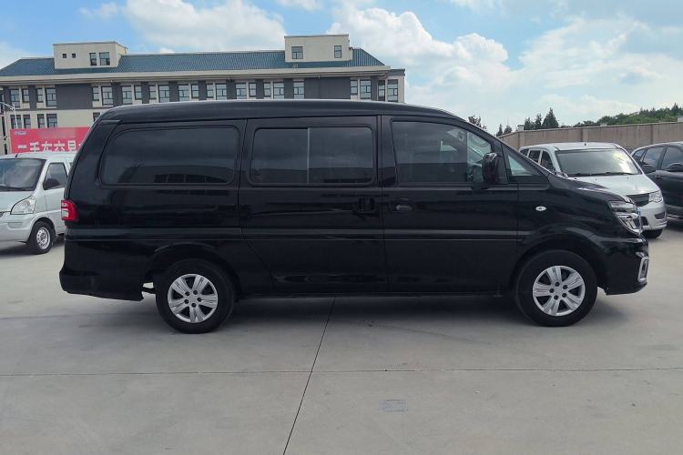 Used FORTHING Lingzhi 2022 M5L 1.6L Utility Model 7 Seats Exterior 2