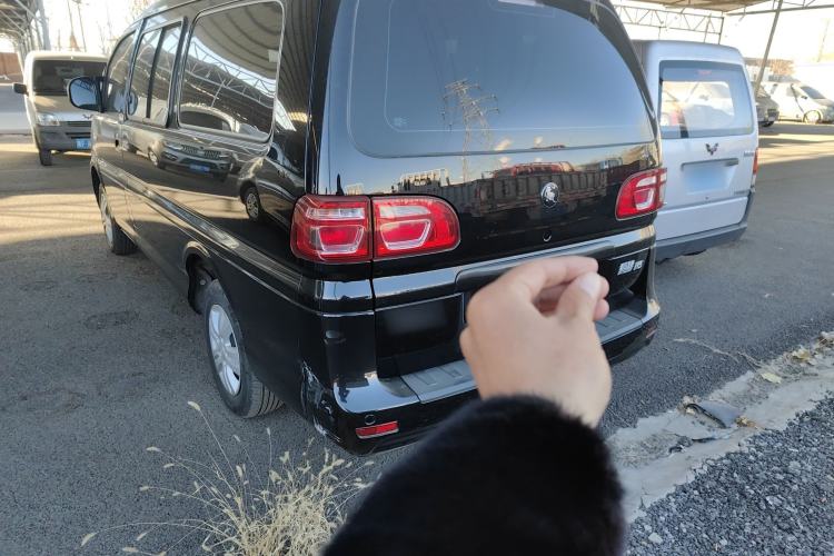 Used FORTHING Lingzhi 2022 Striving Version M5L 1.6L Base Model 9-Seater Exterior 3