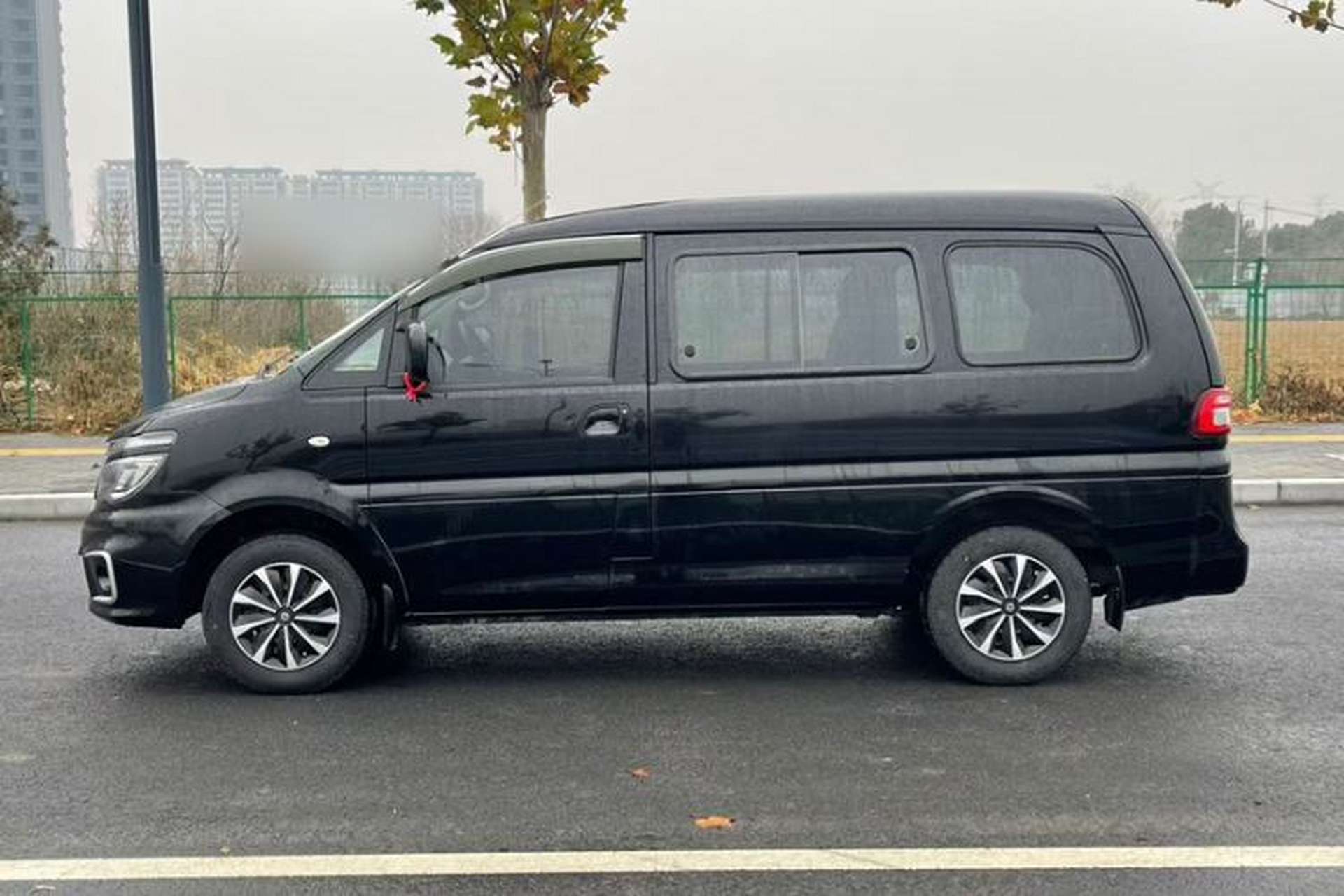 Used FORTHING Lingzhi 2022 M5 1.6L Practical 7-Seater Exterior 3