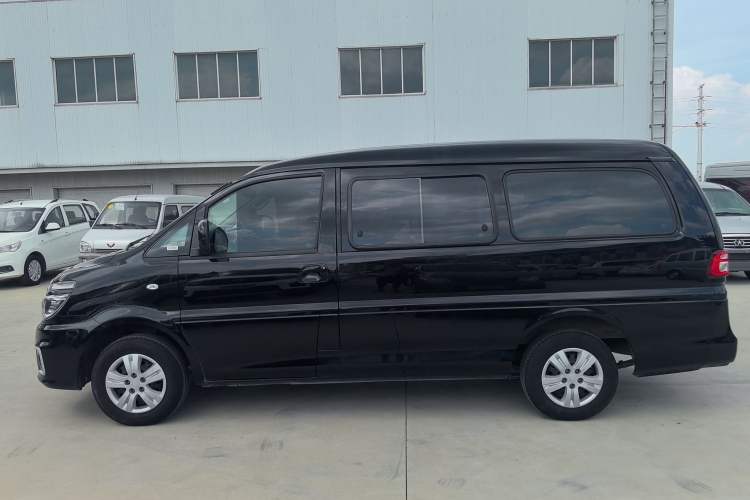 Used FORTHING Lingzhi 2022 M5L 1.6L Utility Model 7 Seats Exterior 5