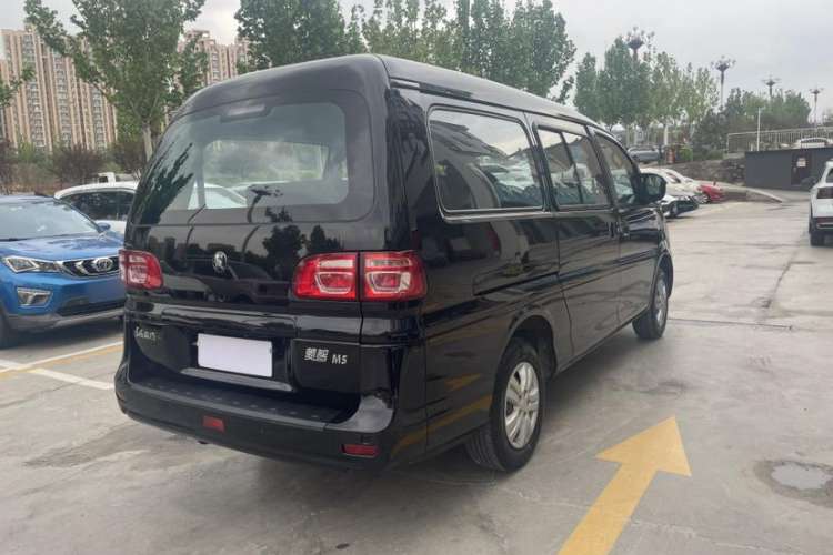 Used FORTHING Lingzhi 2022 M5L 1.6L Utility Model 7 Seats Exterior 5