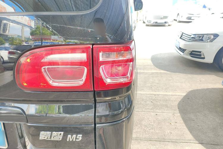 Used FORTHING Lingzhi 2022 M5 1.6L Practical Model 5 Seats Exterior 6