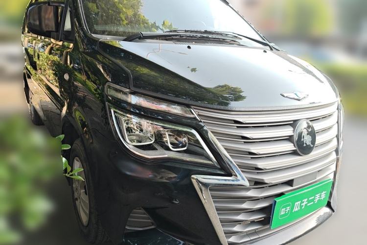 Used FORTHING Lingzhi 2022 M5 1.6L Practical 7-Seater Front Right 45 Deg