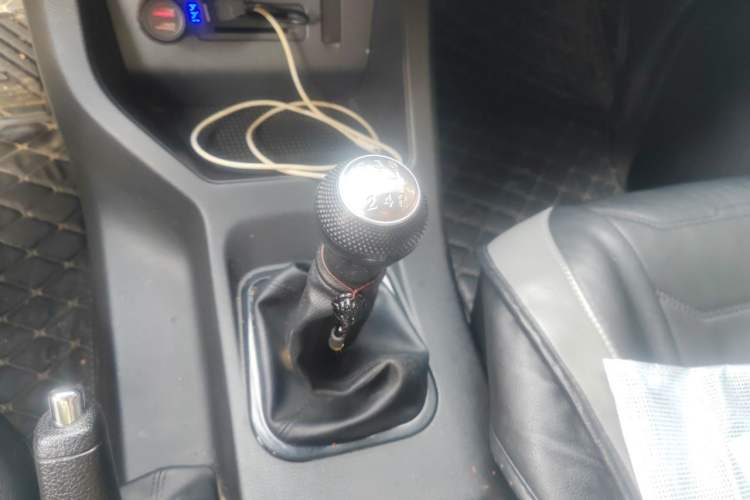 Used FORTHING Lingzhi 2022 M5L 1.6L Utility Model 7 Seats Gear Lever