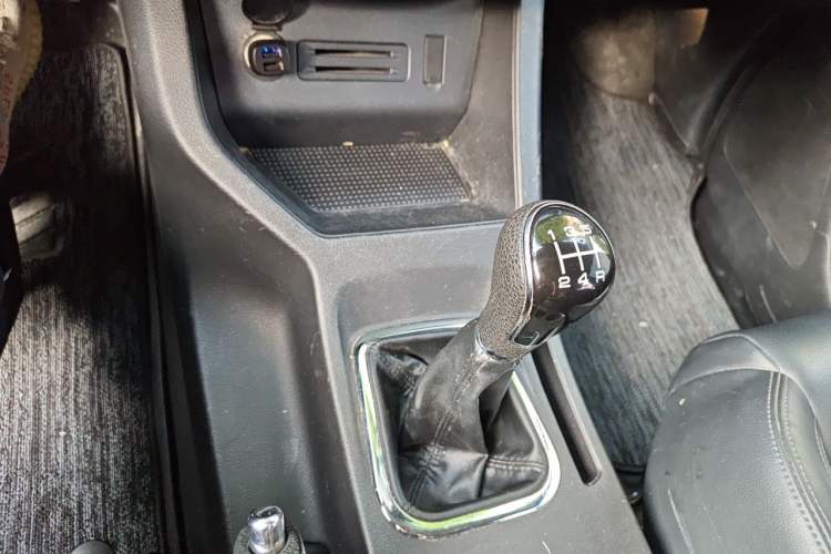 Used FORTHING Lingzhi 2022 Striving Version M5L 1.6L Luxury 7-Seater Gear Lever