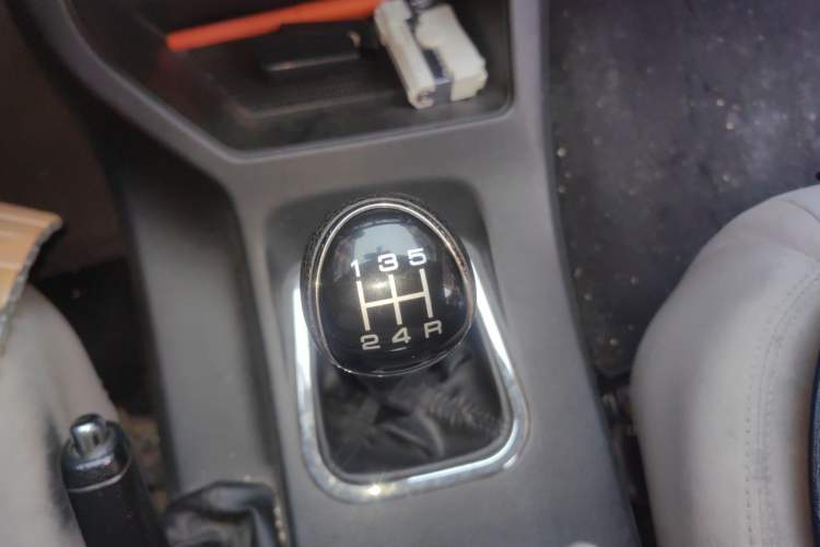 Used FORTHING Lingzhi 2022 M5L 1.6L Utility Model 7 Seats Gear Lever