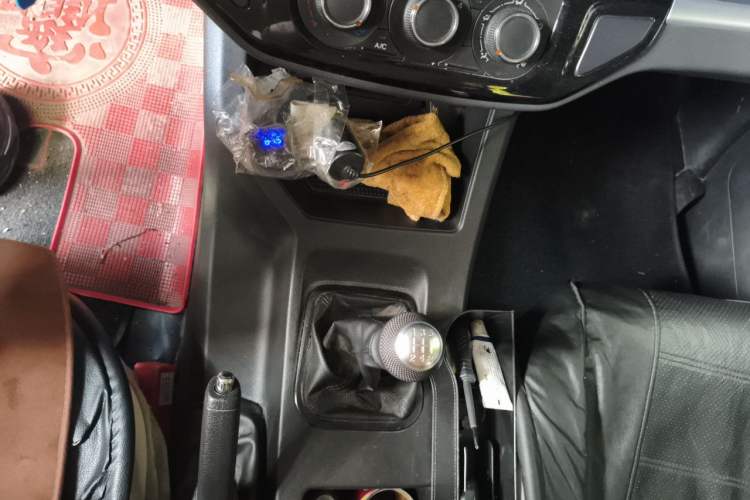 Used FORTHING Lingzhi 2022 M5 1.6L Practical 7-Seater Gear Lever