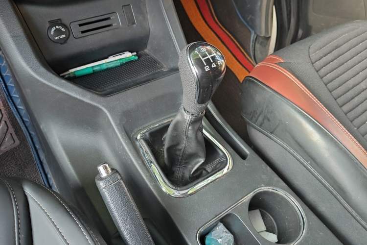 Used FORTHING Lingzhi 2022 M5 1.6L Practical 7-Seater Gear Lever