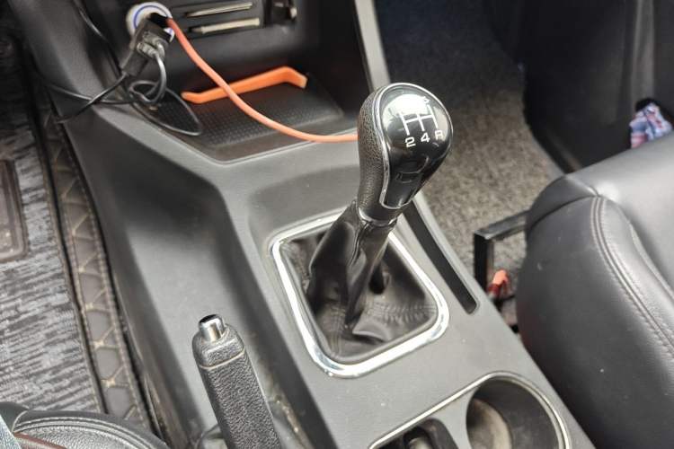 Used FORTHING Lingzhi 2022 Striving Version M5L 1.6L Luxury 7-Seater Gear Lever