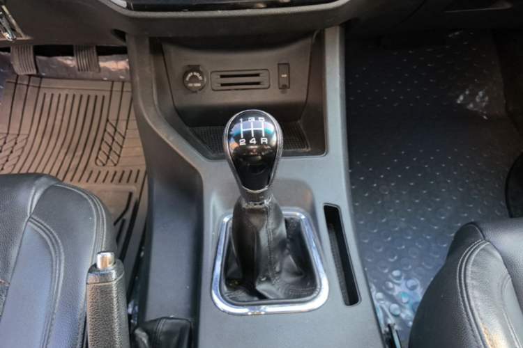 Used FORTHING Lingzhi 2022 Entry-Level M5 1.6L Luxury Version 7 Seats Gear Lever