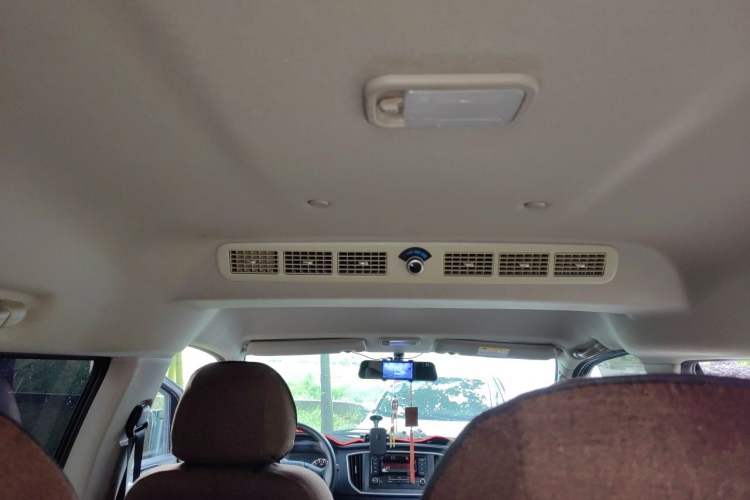 Used FORTHING Lingzhi 2022 Striving Version M5L 1.6L Base Model 9-Seater Headliner