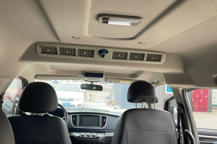 Used FORTHING Lingzhi 2022 Striving Version M5L 1.6L Luxury 7-Seater Headliner