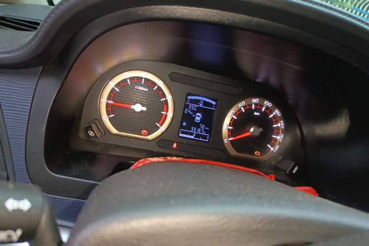 Used FORTHING Lingzhi 2022 Entry-Level M5L 2.0L Basic Version 7 Seats Instrument Cluster