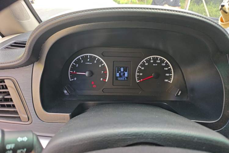 Used FORTHING Lingzhi 2022 M5 1.6L Practical Model 5 Seats Instrument Cluster