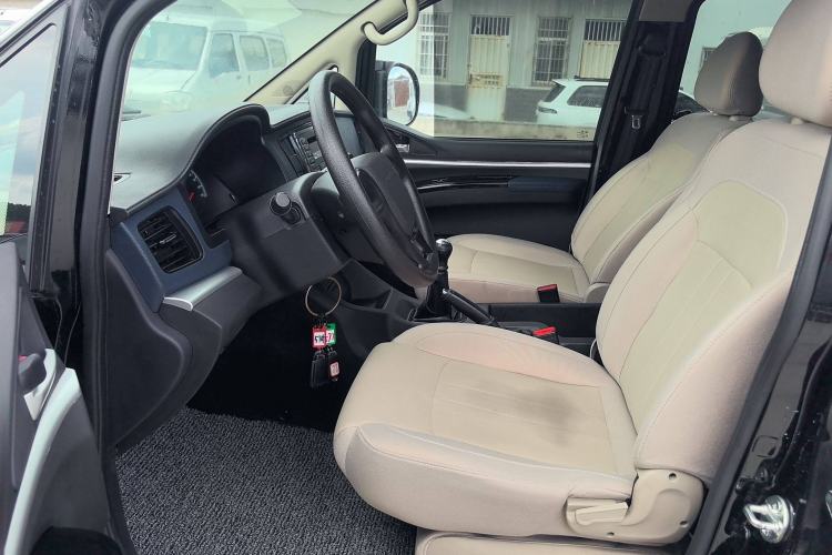 Used FORTHING Lingzhi 2022 M5L 1.6L Utility Model 7 Seats Interior 1