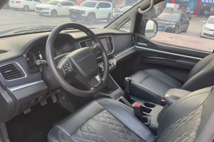 Used FORTHING Lingzhi 2022 Striving Version M5L 1.6L Luxury 7-Seater Interior 1