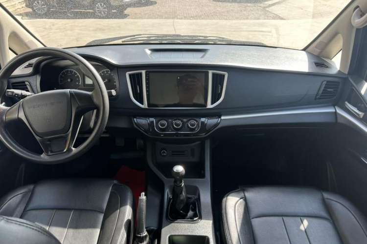 Used FORTHING Lingzhi 2022 M5L 1.6L Utility Model 7 Seats Interior 1