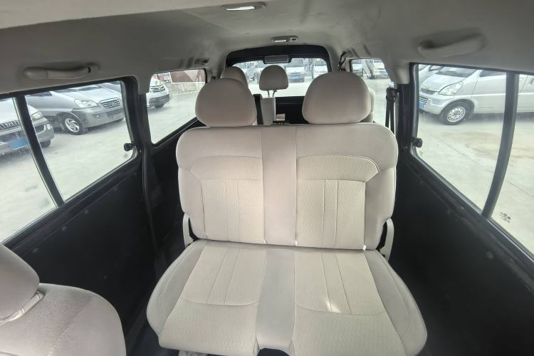 Used FORTHING Lingzhi 2022 M5L 1.6L Utility Model 7 Seats Interior 2
