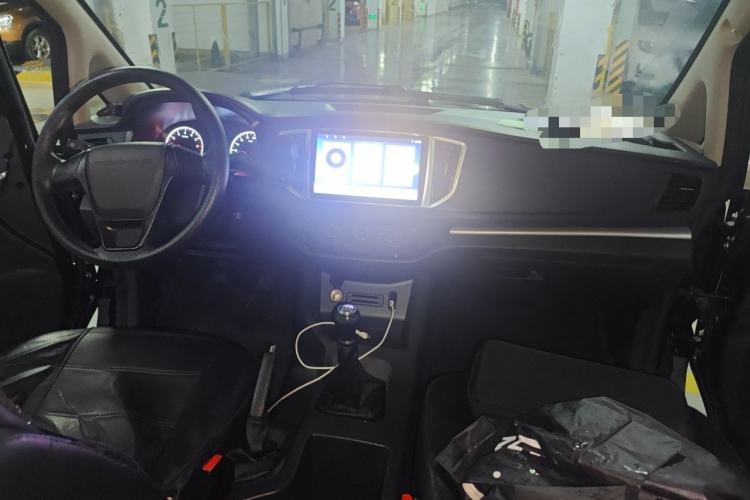Used FORTHING Lingzhi 2022 M5L 1.6L Utility Model 7 Seats Interior 2