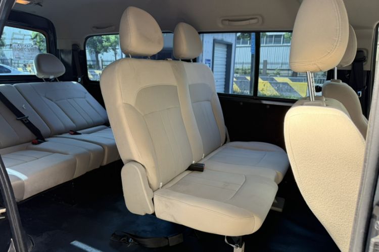 Used FORTHING Lingzhi 2022 M5L 1.6L Utility Model 7 Seats Interior 2