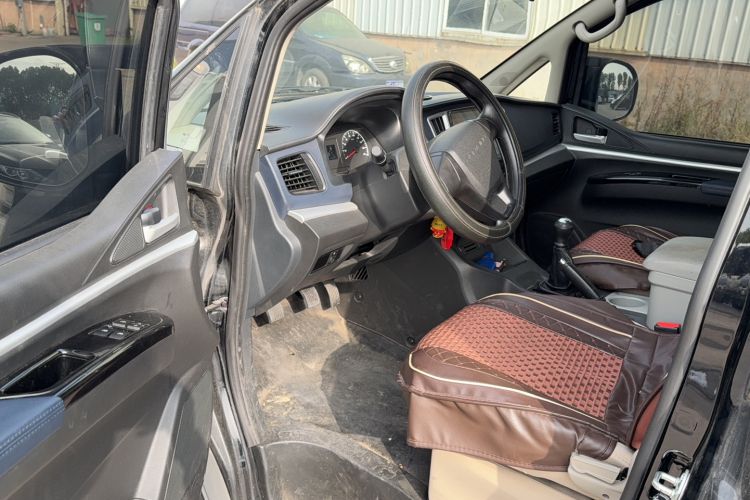 Used FORTHING Lingzhi 2022 M5L 1.6L Utility Model 7 Seats Interior 2