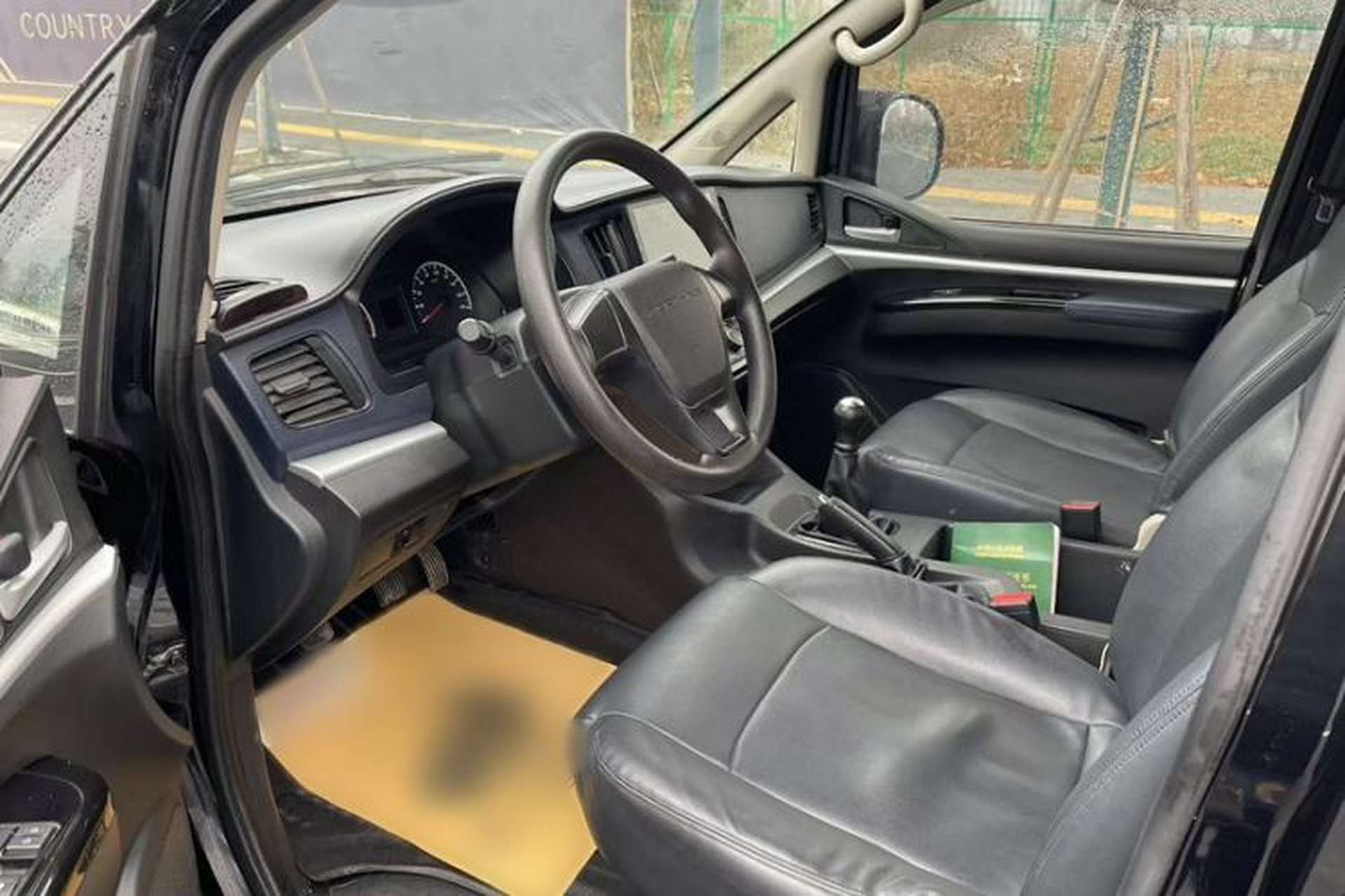 Used FORTHING Lingzhi 2022 M5 1.6L Practical 7-Seater Interior 2