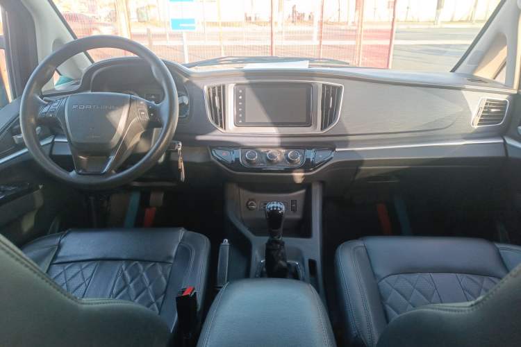 Used FORTHING Lingzhi 2022 Striving Version M5L 1.6L Luxury 7-Seater Interior 2