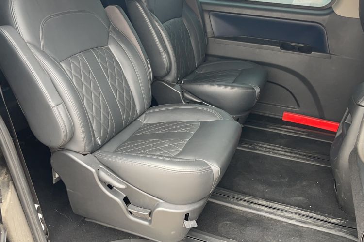 Used FORTHING Lingzhi 2022 Striving Version M5L 1.6L Luxury 7-Seater Interior 3