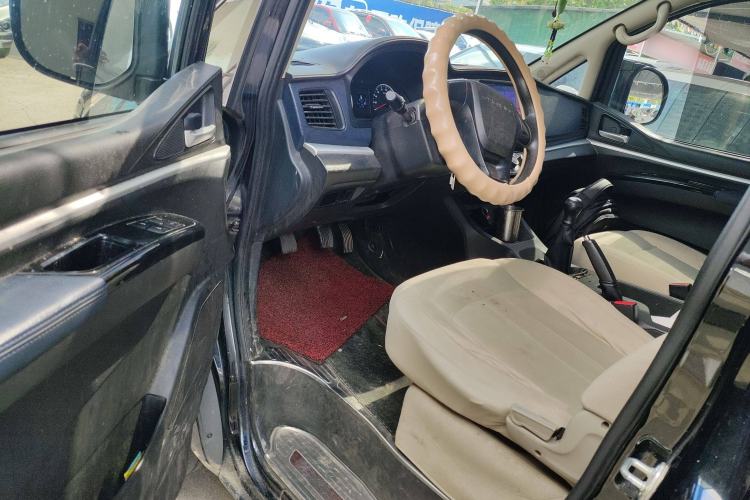 Used FORTHING Lingzhi 2022 M5 1.6L Practical Model 5 Seats Interior 3