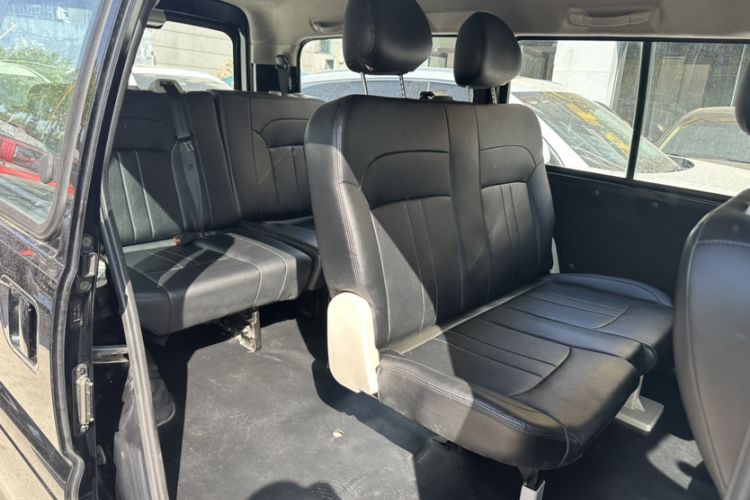 Used FORTHING Lingzhi 2022 M5L 1.6L Utility Model 7 Seats Interior 3