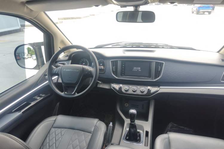 Used FORTHING Lingzhi 2022 Striving Version M5L 1.6L Luxury 7-Seater Interior 4